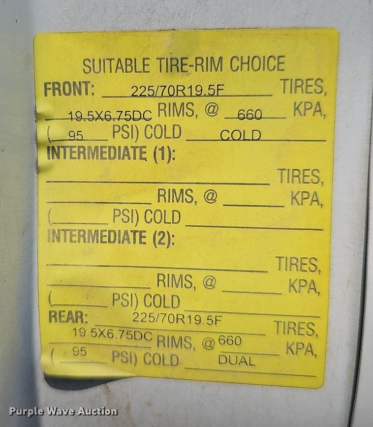 image for item MD9870 2006 GMC C4500  flatbed truck