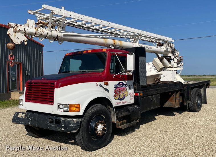 image for item ME9939 1991 International 4900  crane truck