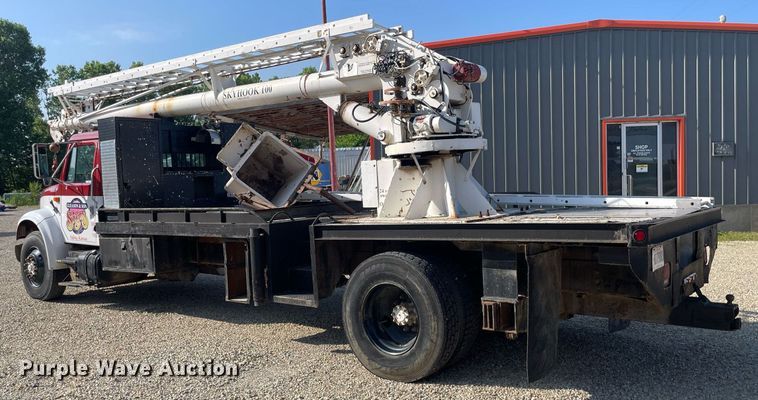 image for item ME9939 1991 International 4900  crane truck