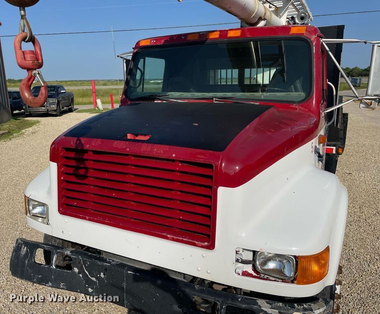 image for item ME9939 1991 International 4900  crane truck