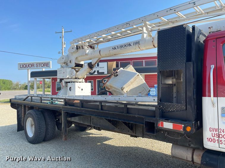 image for item ME9939 1991 International 4900  crane truck