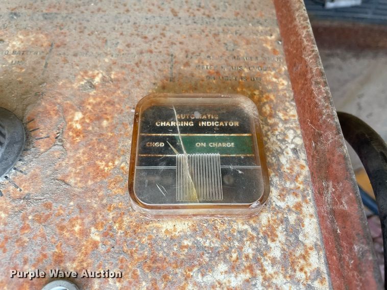 image for item ME9939 1991 International 4900  crane truck