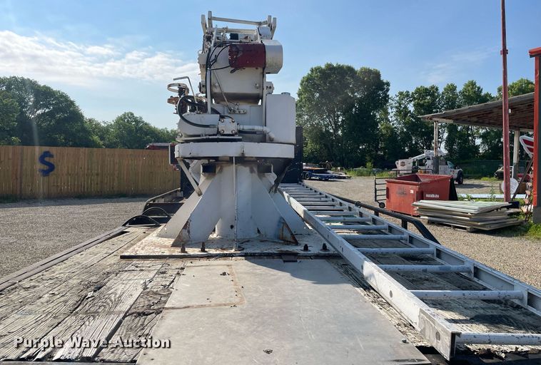 image for item ME9939 1991 International 4900  crane truck