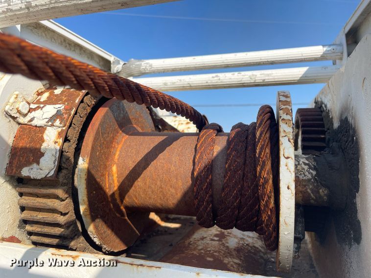 image for item ME9939 1991 International 4900  crane truck