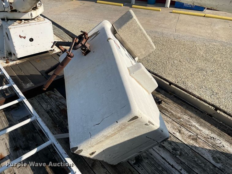 image for item ME9939 1991 International 4900  crane truck