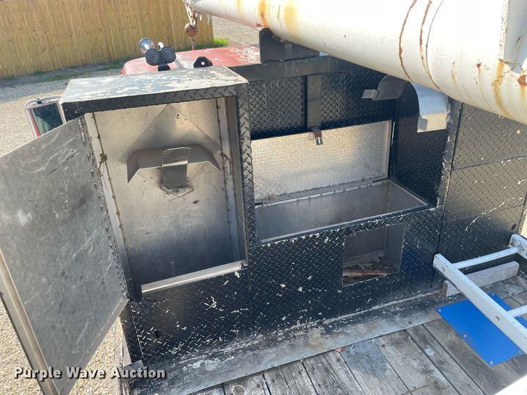 image for item ME9939 1991 International 4900  crane truck