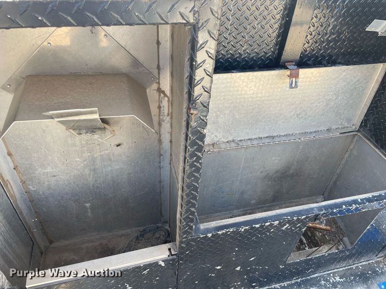 image for item ME9939 1991 International 4900  crane truck