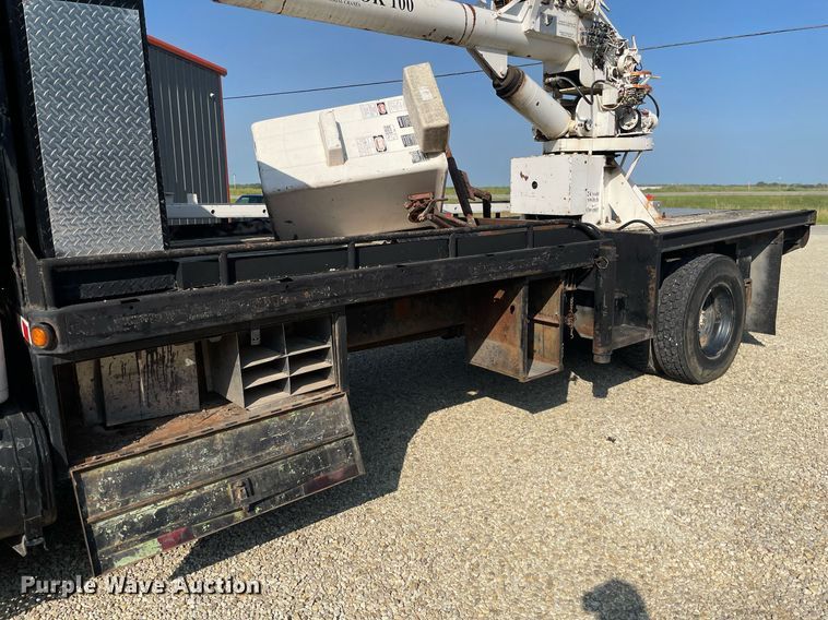 image for item ME9939 1991 International 4900  crane truck