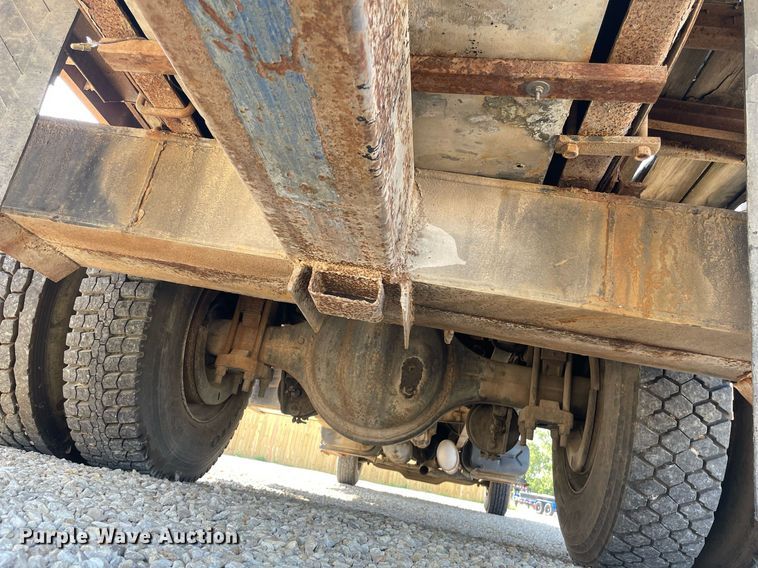 image for item ME9939 1991 International 4900  crane truck