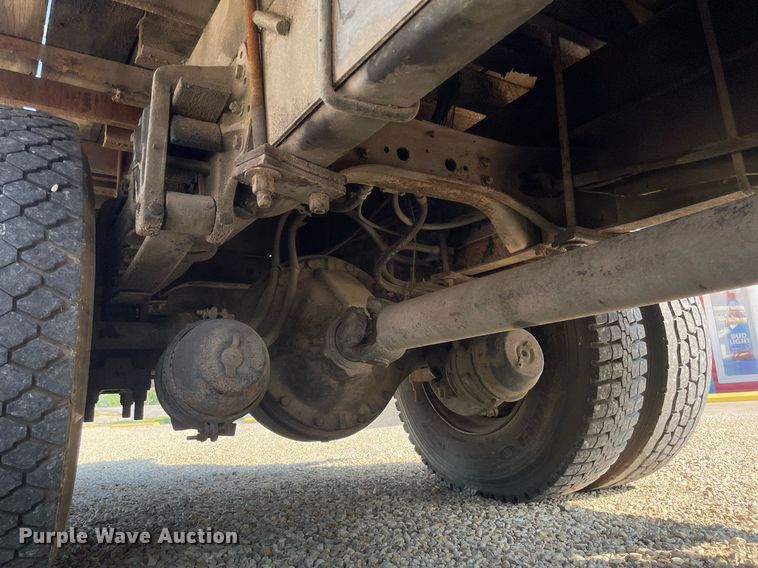 image for item ME9939 1991 International 4900  crane truck