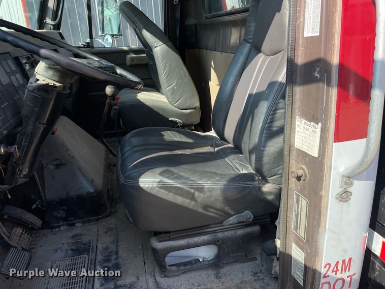 image for item ME9939 1991 International 4900  crane truck