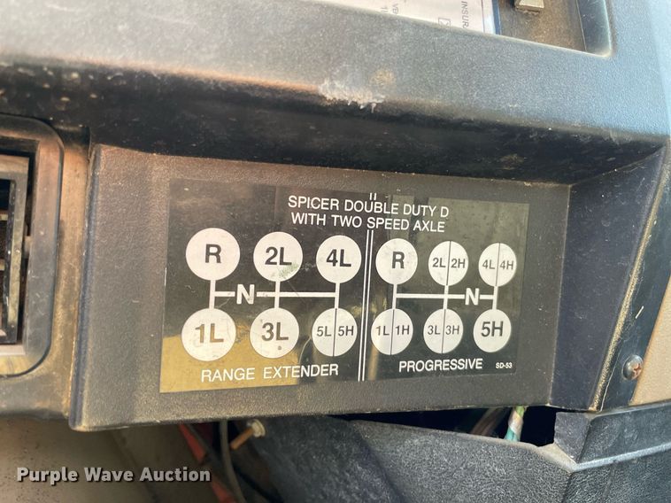 image for item ME9939 1991 International 4900  crane truck