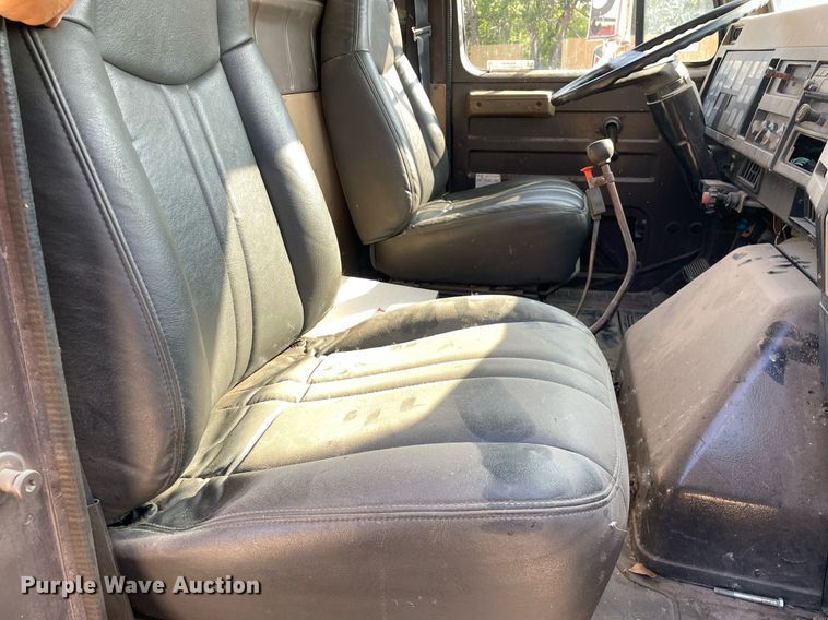 image for item ME9939 1991 International 4900  crane truck