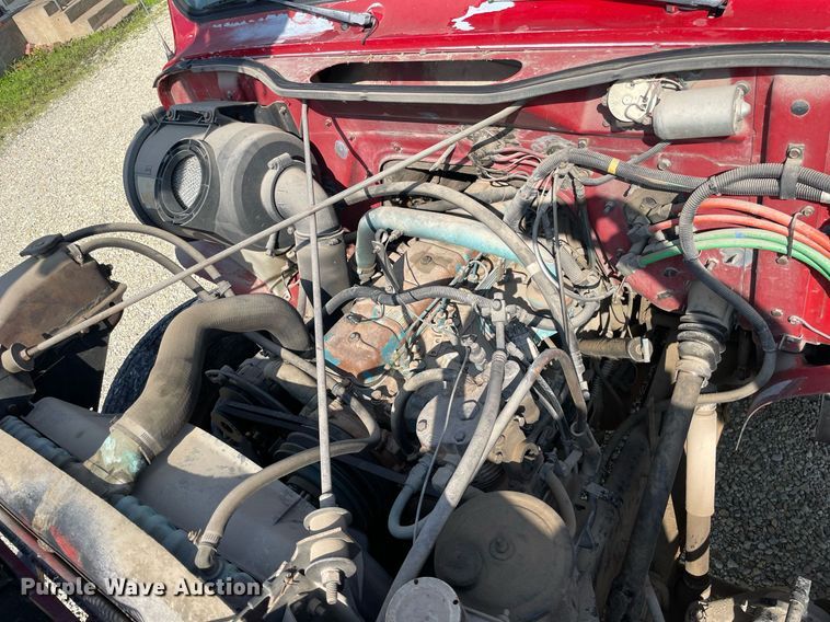 image for item ME9939 1991 International 4900  crane truck