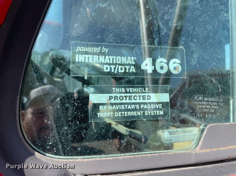 image for item ME9939 1991 International 4900  crane truck