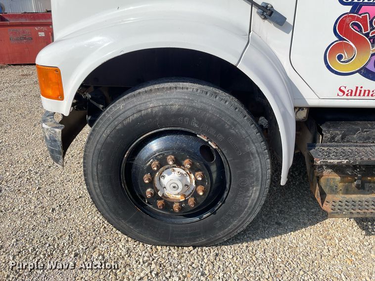 image for item ME9939 1991 International 4900  crane truck