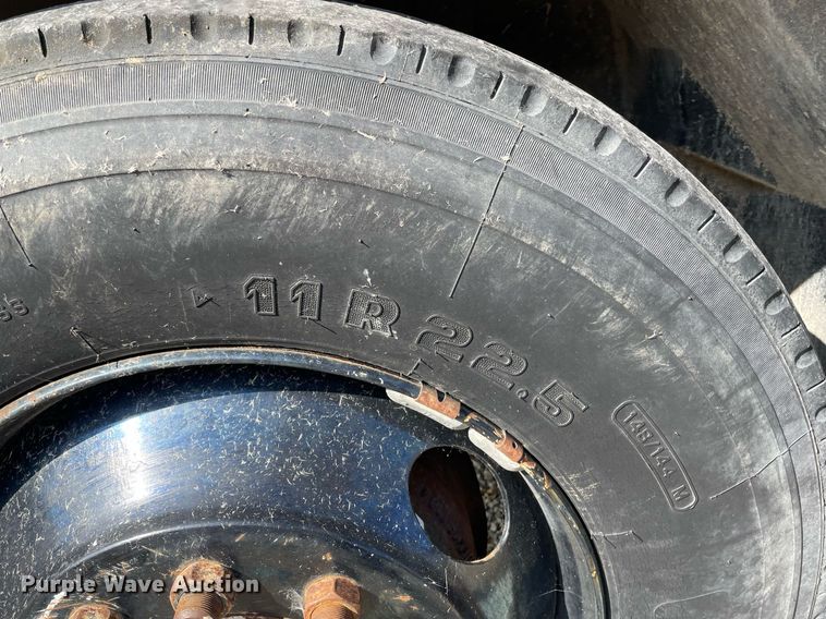 image for item ME9939 1991 International 4900  crane truck