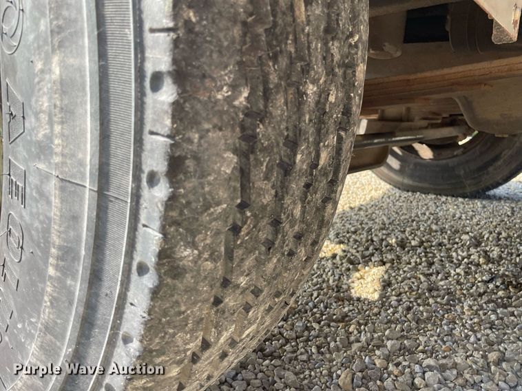 image for item ME9939 1991 International 4900  crane truck