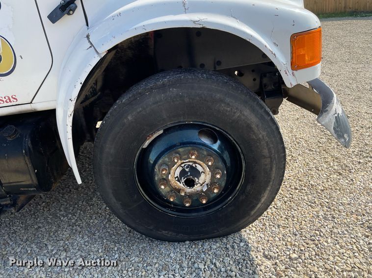 image for item ME9939 1991 International 4900  crane truck