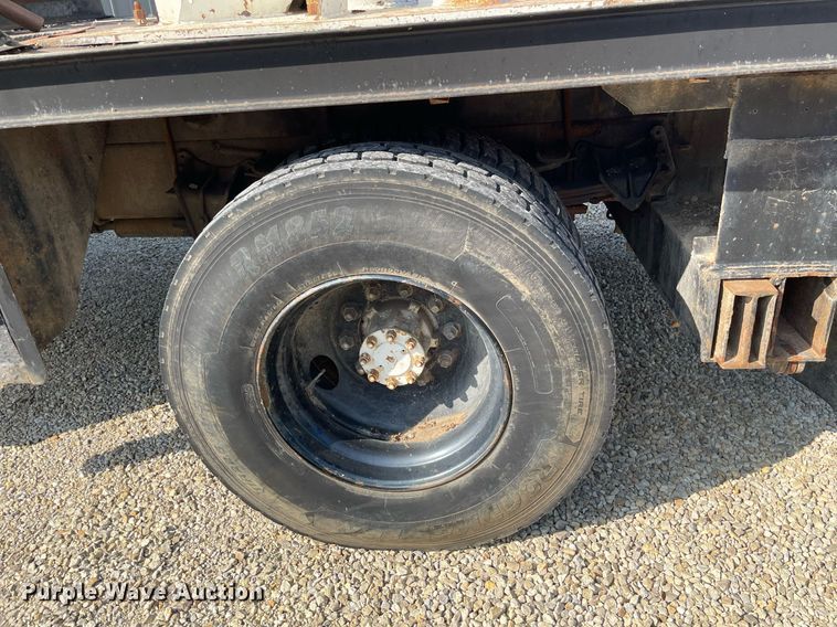 image for item ME9939 1991 International 4900  crane truck