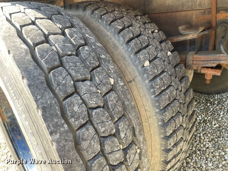 image for item ME9939 1991 International 4900  crane truck