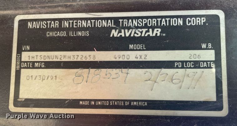 image for item ME9939 1991 International 4900  crane truck