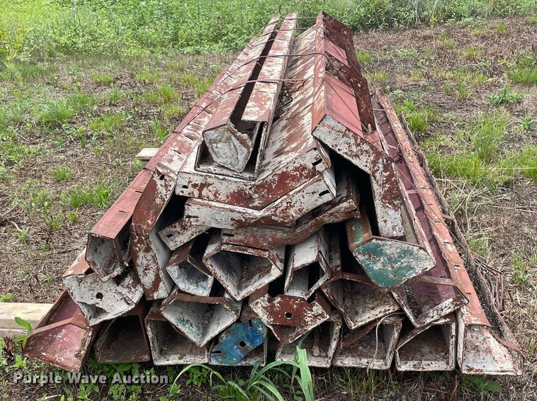 image for item ME9985 Symons  concrete form corner panels