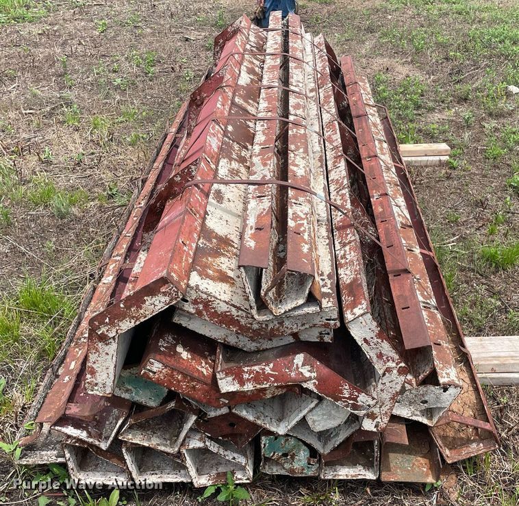 image for item ME9985 Symons  concrete form corner panels