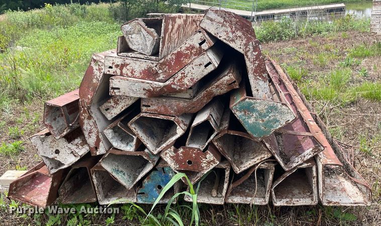 image for item ME9985 Symons  concrete form corner panels