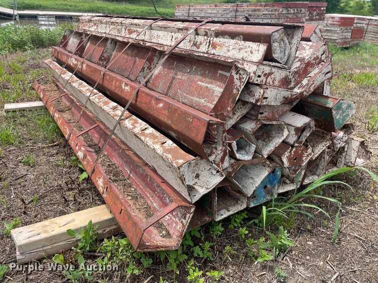 image for item ME9985 Symons  concrete form corner panels