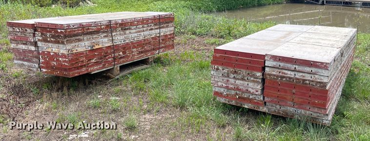 image for item ME9986 (42) Symons 8'L x 24" W concrete wall forms