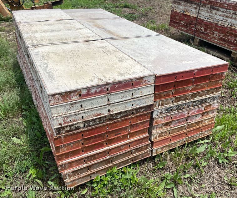 image for item ME9986 (42) Symons 8'L x 24" W concrete wall forms