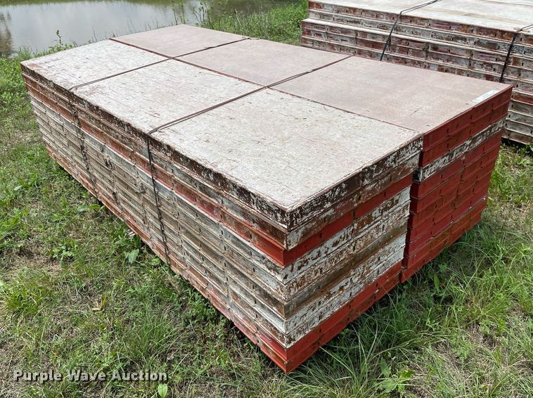 image for item ME9987 (20) Symons 8'L x 24"W concrete wall forms