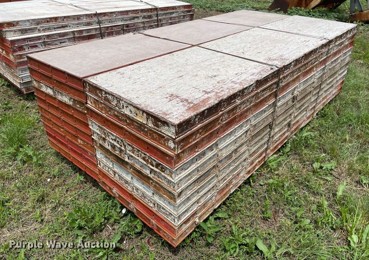 image for item ME9987 (20) Symons 8'L x 24"W concrete wall forms