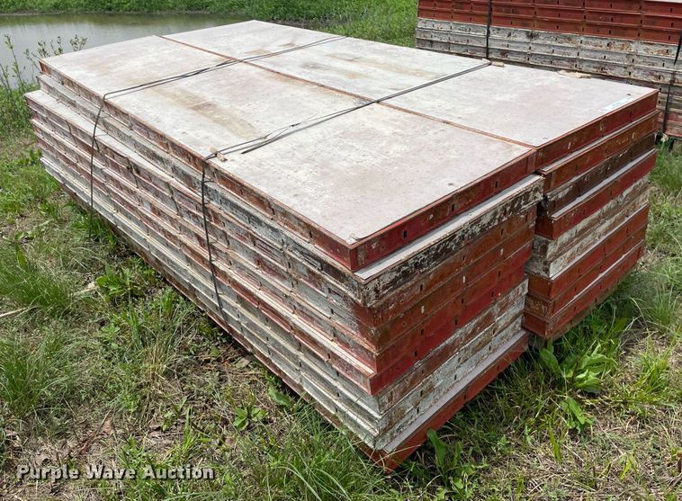 image for item ME9988 (20) Symons 8'L x 24"W concrete wall forms