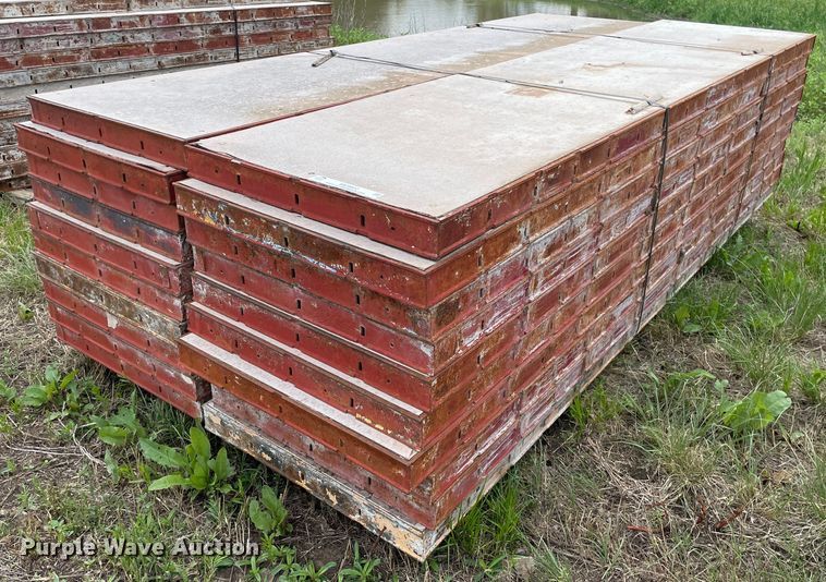 image for item ME9992 (20) Symons 8'L x 24"W concrete wall forms