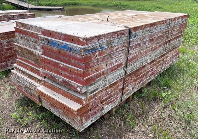 image for item ME9993 (26) Symons 8'L x 24"W concrete wall forms