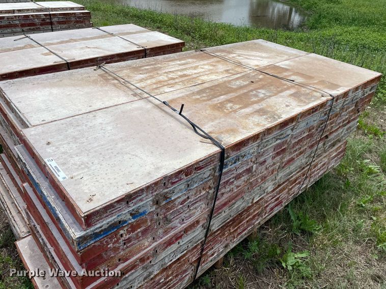 image for item ME9993 (26) Symons 8'L x 24"W concrete wall forms