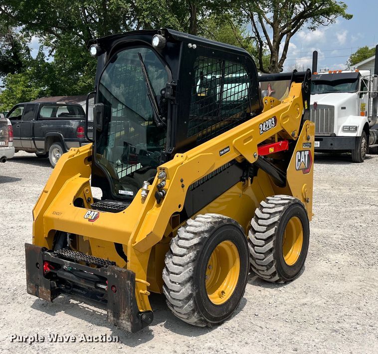 image for item MG9297 2021 Caterpillar 242D3  skid steer loader