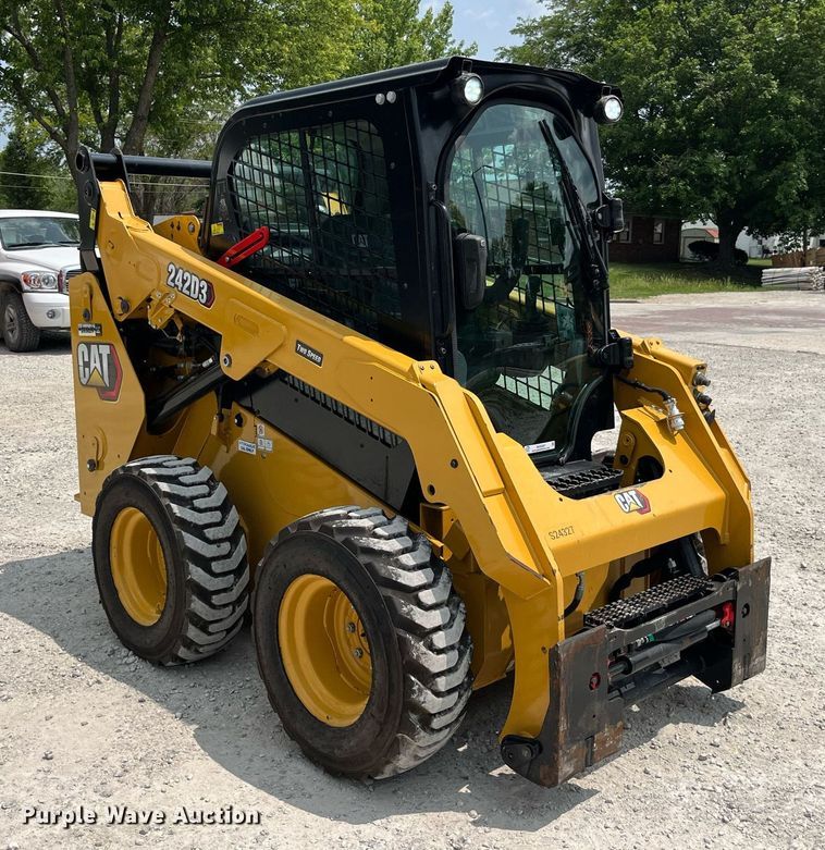 image for item MG9297 2021 Caterpillar 242D3  skid steer loader