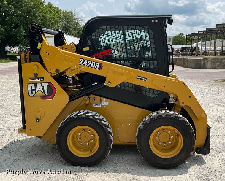 image for item MG9297 2021 Caterpillar 242D3  skid steer loader