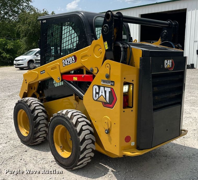 image for item MG9297 2021 Caterpillar 242D3  skid steer loader