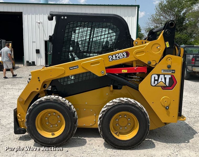 image for item MG9297 2021 Caterpillar 242D3  skid steer loader