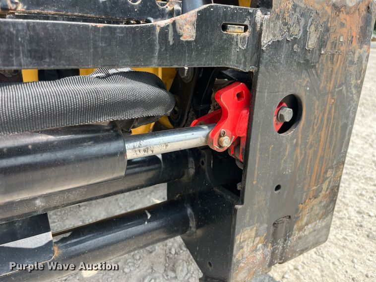 image for item MG9297 2021 Caterpillar 242D3  skid steer loader