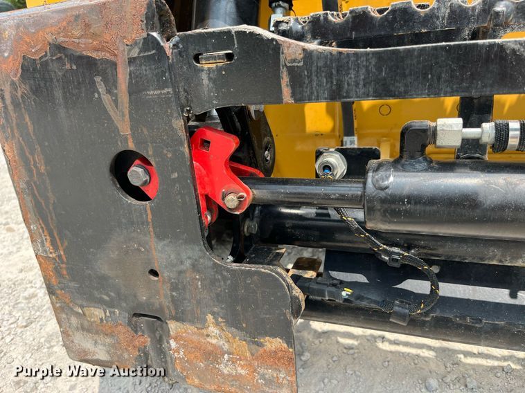 image for item MG9297 2021 Caterpillar 242D3  skid steer loader