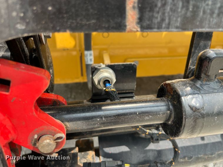 image for item MG9297 2021 Caterpillar 242D3  skid steer loader