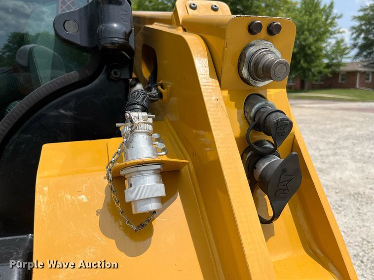 image for item MG9297 2021 Caterpillar 242D3  skid steer loader