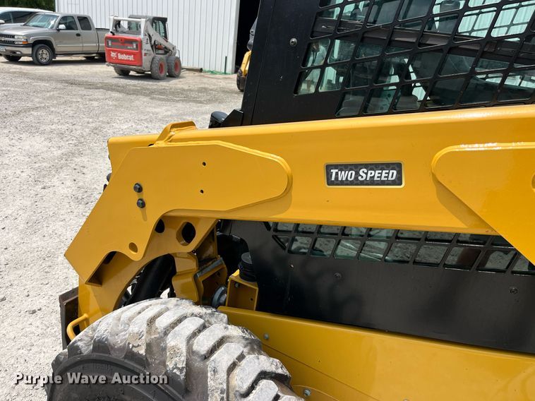 image for item MG9297 2021 Caterpillar 242D3  skid steer loader