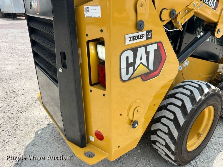 image for item MG9297 2021 Caterpillar 242D3  skid steer loader