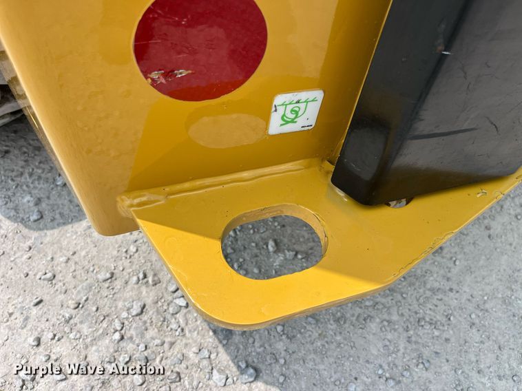 image for item MG9297 2021 Caterpillar 242D3  skid steer loader